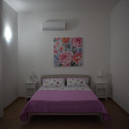 לינה וארוחת בוקר Oschiri A Casa Di Zia מראה חיצוני תמונה